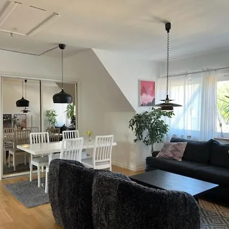 Rymlig Och Modern Laegenhet I Villa. Perfekt Foer Familjer. Med Parkering. Apartment *